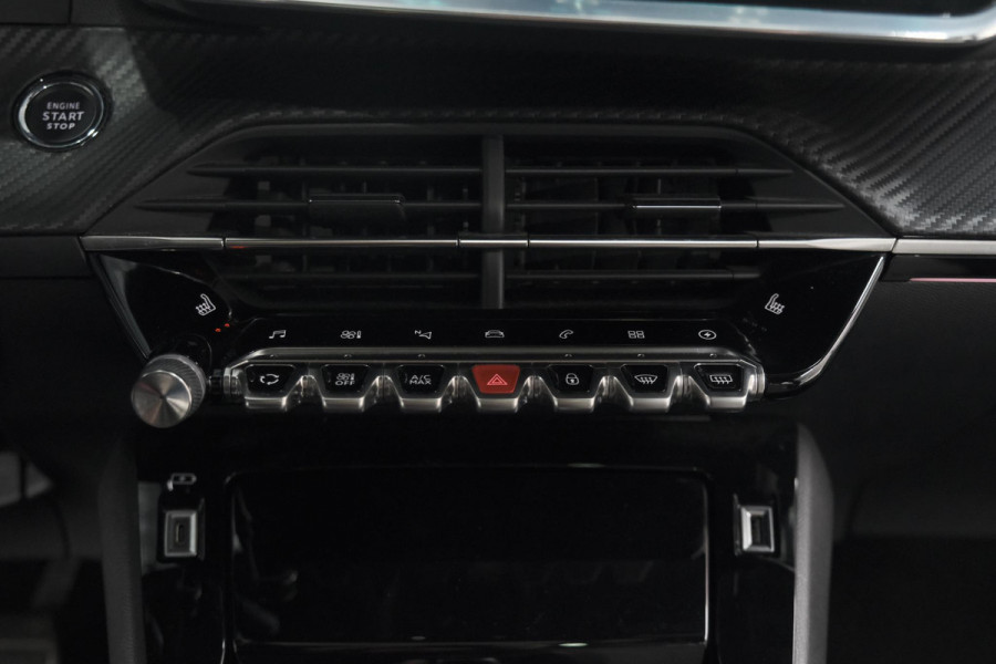 Peugeot e-2008 EV GT Pack 50 kWh | Schuif-/Kanteldak | Adaptieve Cruise Control | Camera | Dodehoekdetectie Peugeot e-2008 EV GT Pack 50 kWh | Schuif-/Kanteldak | Adaptieve Cruise Control | Camera | Dodehoekdetectie