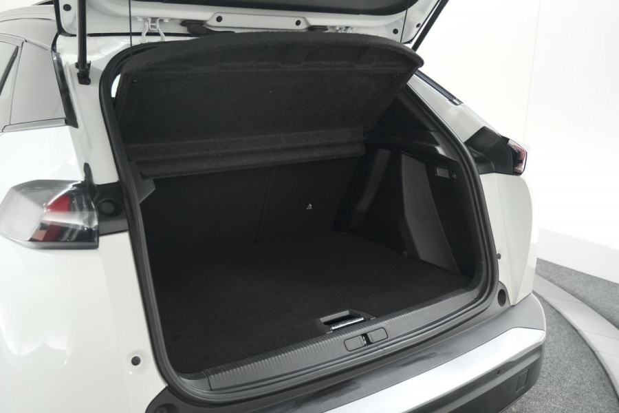 Peugeot e-2008 EV GT Pack 50 kWh | Schuif-/Kanteldak | Adaptieve Cruise Control | Camera | Dodehoekdetectie Peugeot e-2008 EV GT Pack 50 kWh | Schuif-/Kanteldak | Adaptieve Cruise Control | Camera | Dodehoekdetectie