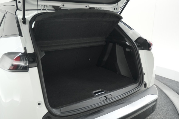 Peugeot e-2008 EV GT Pack 50 kWh | Schuif-/Kanteldak | Adaptieve Cruise Control | Camera | Dodehoekdetectie Peugeot e-2008 EV GT Pack 50 kWh | Schuif-/Kanteldak | Adaptieve Cruise Control | Camera | Dodehoekdetectie