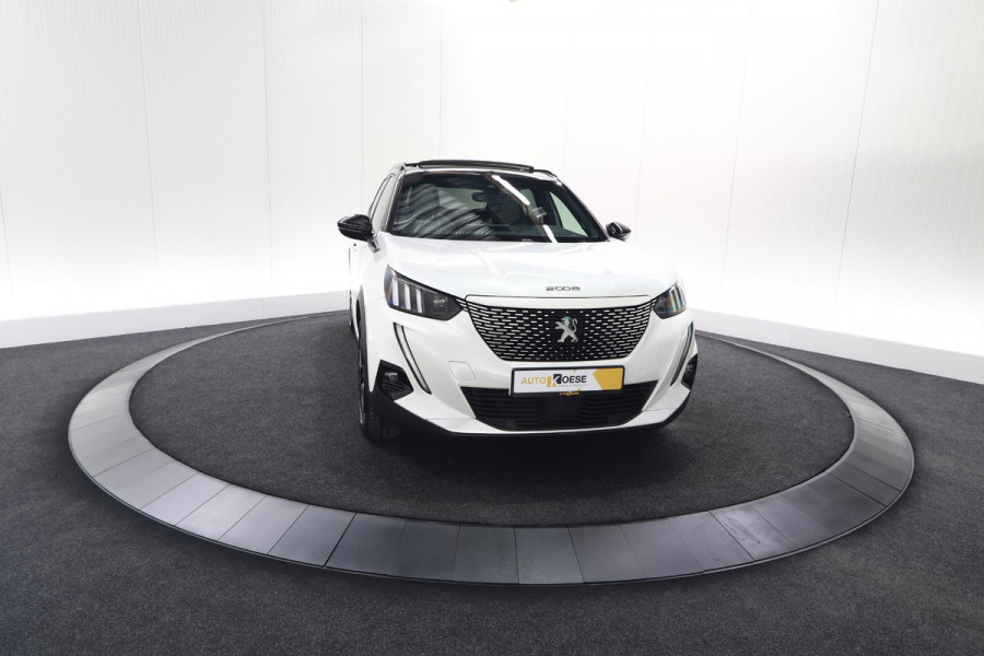 Peugeot e-2008 EV GT Pack 50 kWh | Schuif-/Kanteldak | Adaptieve Cruise Control | Camera | Dodehoekdetectie Peugeot e-2008 EV GT Pack 50 kWh | Schuif-/Kanteldak | Adaptieve Cruise Control | Camera | Dodehoekdetectie