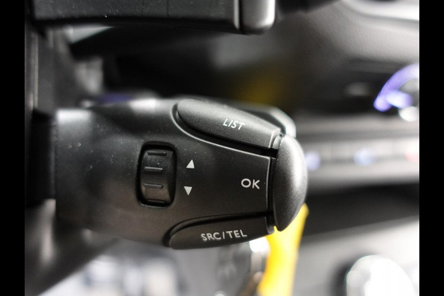 Opel Vivaro 2.0 BlueHDi 145PK L2 Automaat | Navigatie | Airco | Trekhaak | Side Bars | Betimmering | Laadruimte betimmering