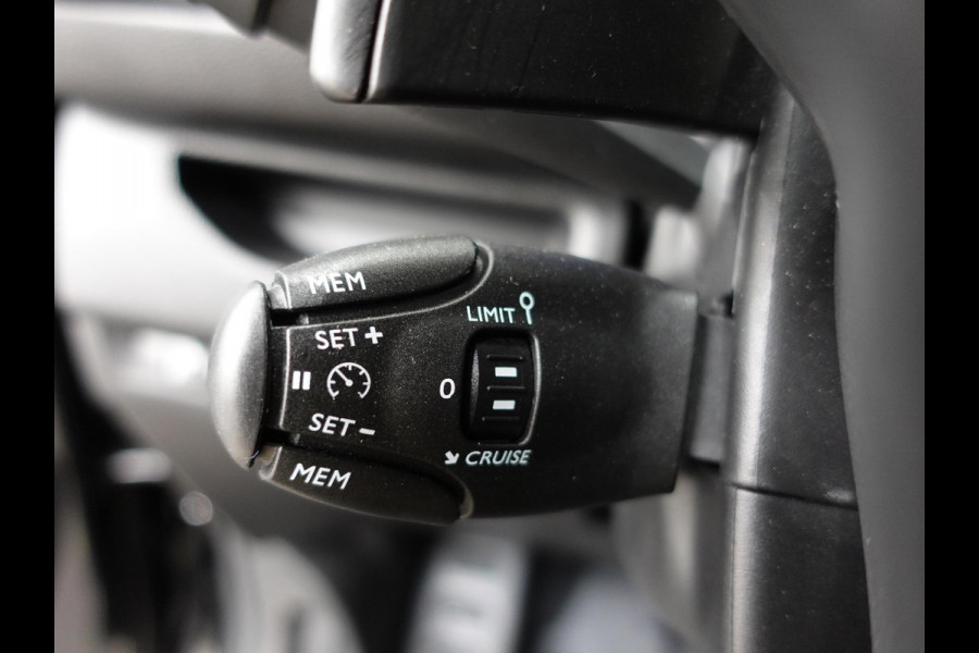 Opel Vivaro 2.0 BlueHDi 145PK L2 Automaat | Navigatie | Airco | Trekhaak | Side Bars | Betimmering | Laadruimte betimmering