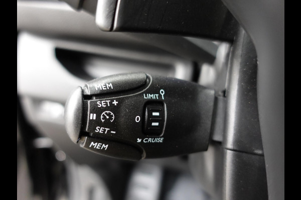 Opel Vivaro 2.0 BlueHDi 145PK L2 Automaat | Navigatie | Airco | Trekhaak | Side Bars | Betimmering | Laadruimte betimmering