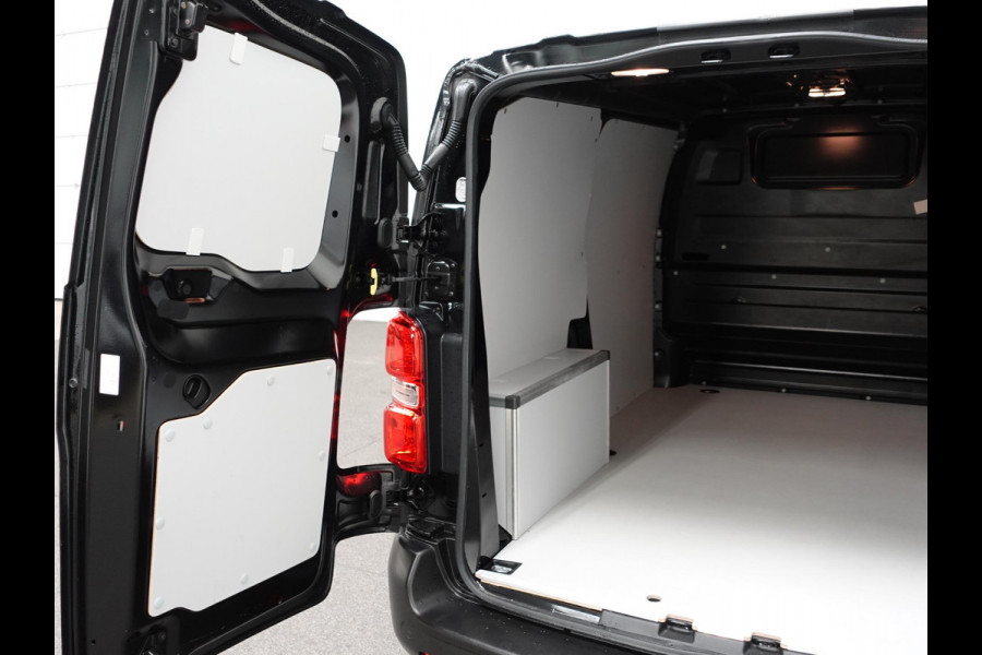 Opel Vivaro 2.0 BlueHDi 145PK L2 Automaat | Navigatie | Airco | Trekhaak | Side Bars | Betimmering | Laadruimte betimmering