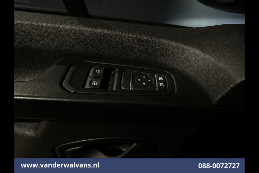 Renault Trafic 2.0 dCi 131pk L2H1 Euro6 Airco | Navigatie | LED | Cruisecontrol | Parkeersensoren Bijrijdersbank, 2500kg trekvermogen Renault Trafic 2.0 dCi 131pk L2H1 Euro6 Airco | Navigatie | LED | Cruisecontrol | Parkeersensoren Bijrijdersbank, 2500kg trekvermogen