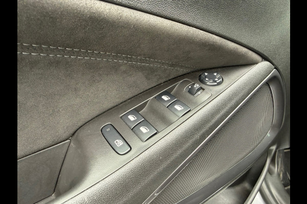 Opel Crossland 1.2 Turbo 130pk Ultimate - Navi - Climate - Half Leder - Camera - all seasons