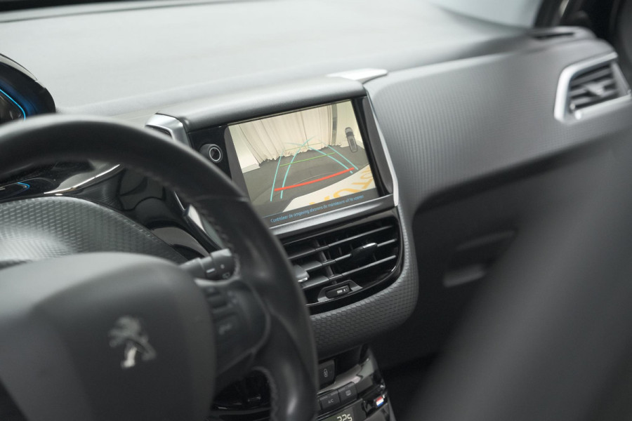 Peugeot 2008 PureTech 110 Allure | Panoramadak | Navigatie | Camera | Parkeersensoren