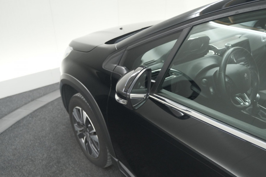Peugeot 2008 PureTech 110 Allure | Panoramadak | Navigatie | Camera | Parkeersensoren