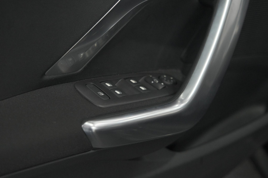 Peugeot 2008 PureTech 110 Allure | Panoramadak | Navigatie | Camera | Parkeersensoren