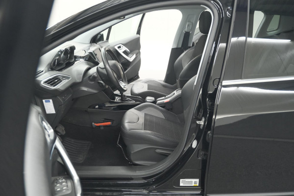 Peugeot 2008 PureTech 110 Allure | Panoramadak | Navigatie | Camera | Parkeersensoren