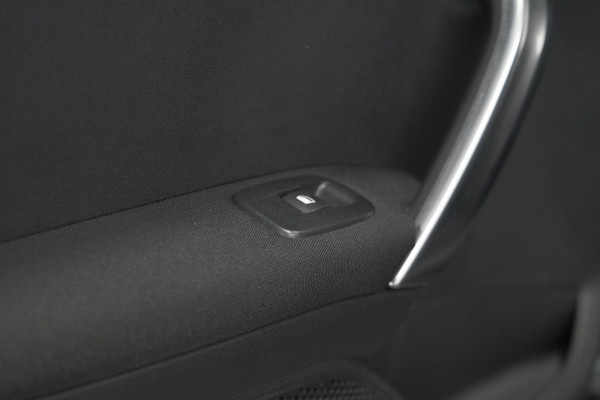 Peugeot 2008 PureTech 110 Allure | Panoramadak | Navigatie | Camera | Parkeersensoren