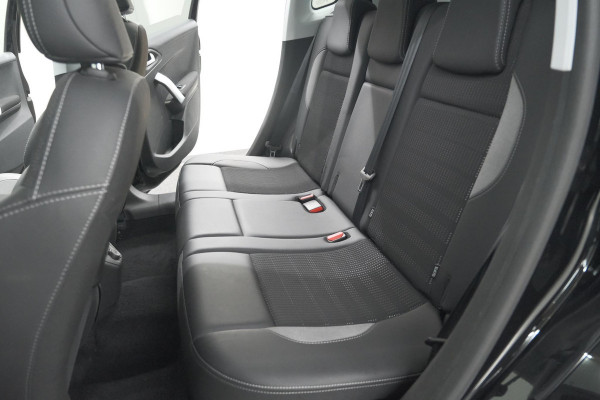 Peugeot 2008 PureTech 110 Allure | Panoramadak | Navigatie | Camera | Parkeersensoren