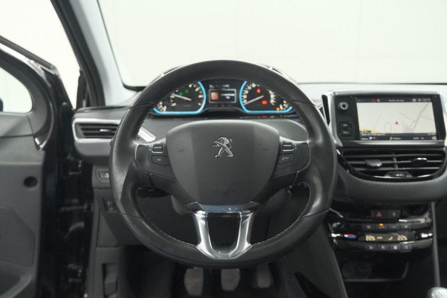 Peugeot 2008 PureTech 110 Allure | Panoramadak | Navigatie | Camera | Parkeersensoren