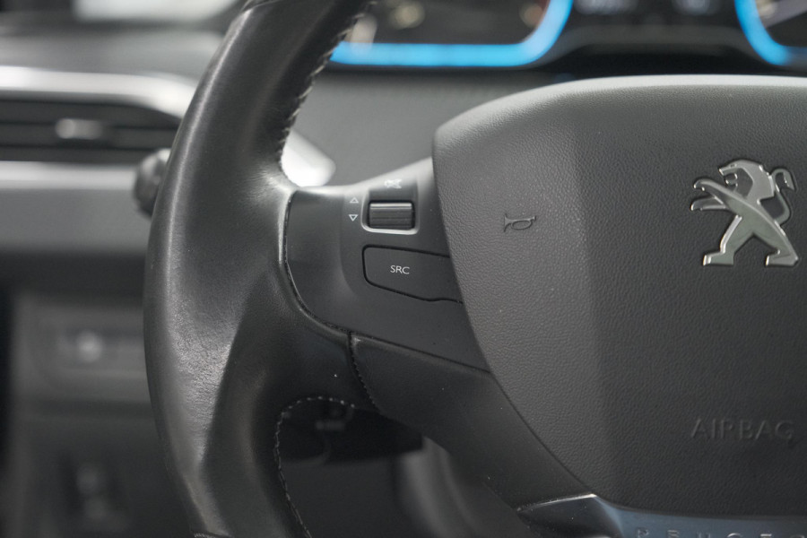 Peugeot 2008 PureTech 110 Allure | Panoramadak | Navigatie | Camera | Parkeersensoren