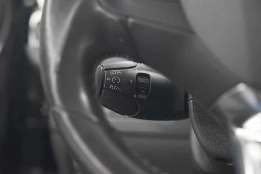 Peugeot 2008 PureTech 110 Allure | Panoramadak | Navigatie | Camera | Parkeersensoren