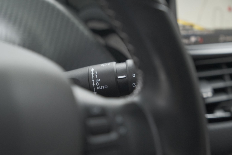 Peugeot 2008 PureTech 110 Allure | Panoramadak | Navigatie | Camera | Parkeersensoren