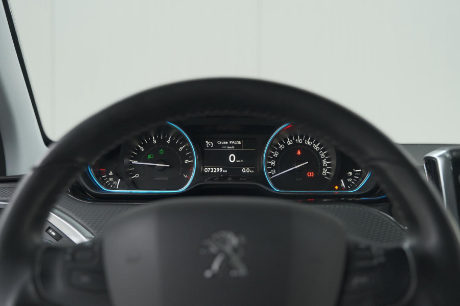 Peugeot 2008 PureTech 110 Allure | Panoramadak | Navigatie | Camera | Parkeersensoren