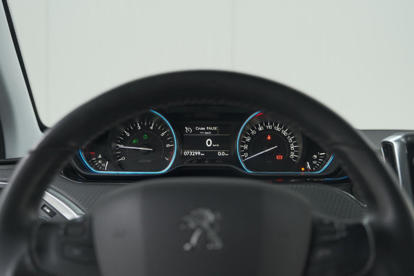 Peugeot 2008 PureTech 110 Allure | Panoramadak | Navigatie | Camera | Parkeersensoren