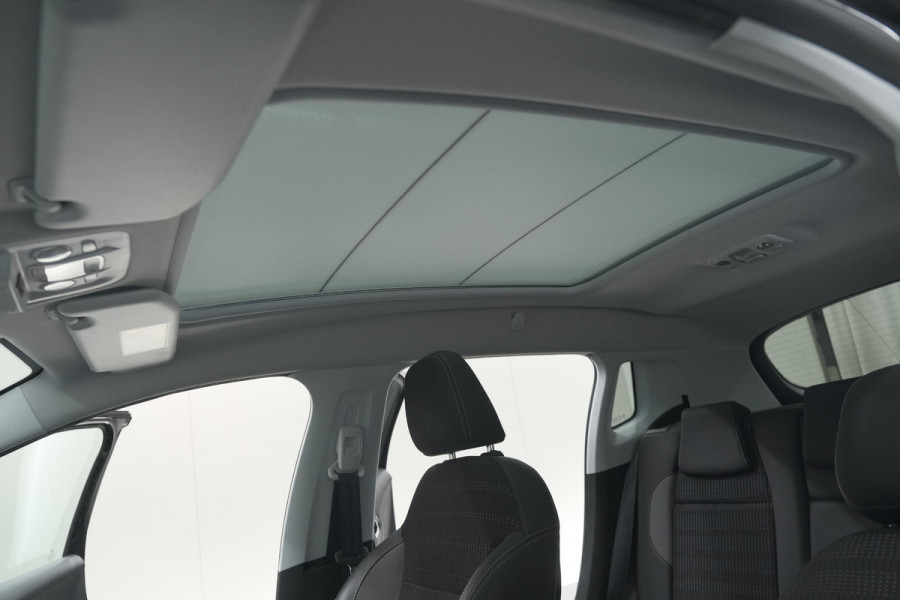 Peugeot 2008 PureTech 110 Allure | Panoramadak | Navigatie | Camera | Parkeersensoren