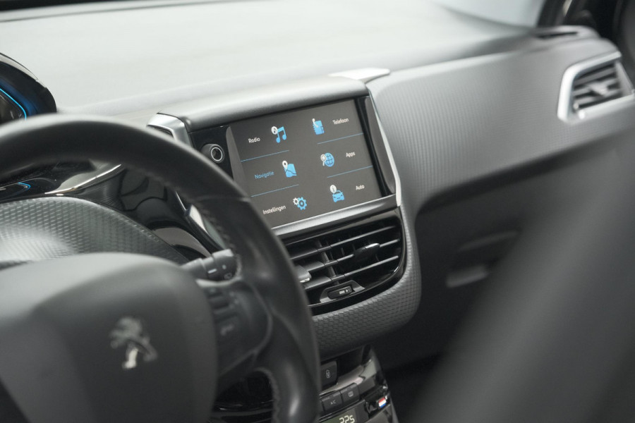 Peugeot 2008 PureTech 110 Allure | Panoramadak | Navigatie | Camera | Parkeersensoren