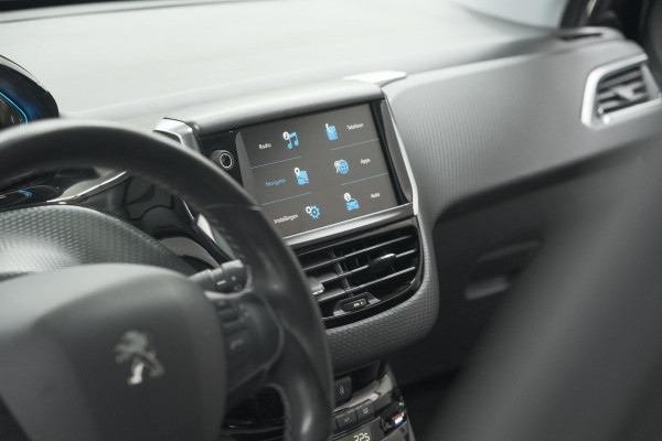 Peugeot 2008 PureTech 110 Allure | Panoramadak | Navigatie | Camera | Parkeersensoren