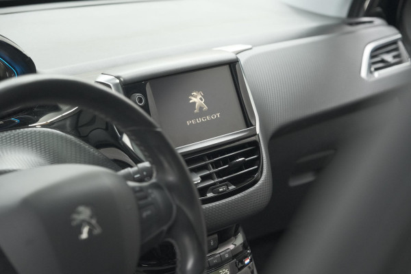 Peugeot 2008 PureTech 110 Allure | Panoramadak | Navigatie | Camera | Parkeersensoren