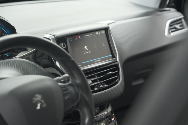 Peugeot 2008 PureTech 110 Allure | Panoramadak | Navigatie | Camera | Parkeersensoren