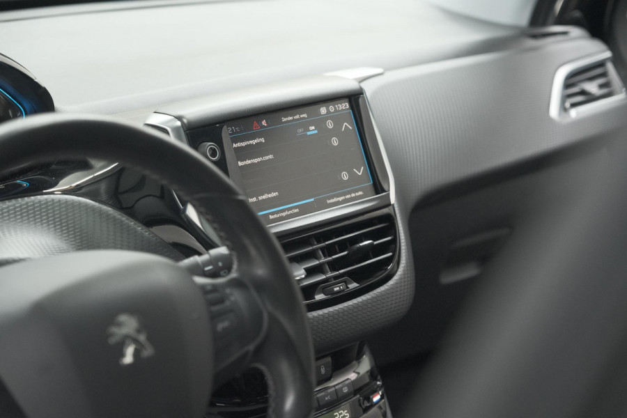 Peugeot 2008 PureTech 110 Allure | Panoramadak | Navigatie | Camera | Parkeersensoren