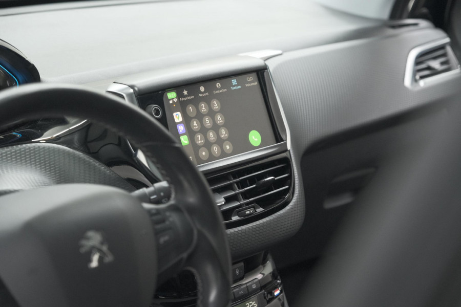 Peugeot 2008 PureTech 110 Allure | Panoramadak | Navigatie | Camera | Parkeersensoren