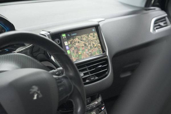 Peugeot 2008 PureTech 110 Allure | Panoramadak | Navigatie | Camera | Parkeersensoren