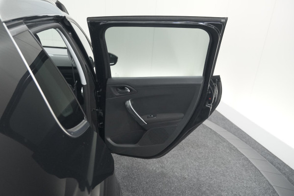 Peugeot 2008 PureTech 110 Allure | Panoramadak | Navigatie | Camera | Parkeersensoren
