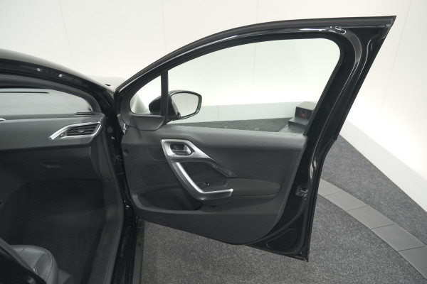 Peugeot 2008 PureTech 110 Allure | Panoramadak | Navigatie | Camera | Parkeersensoren