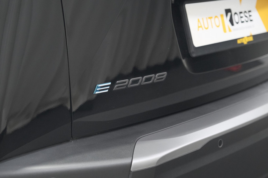 Peugeot e-2008 EV Active 50 kWh | Parkeersensoren | Apple Carplay | Climate Control Peugeot e-2008 EV Active 50 kWh | Parkeersensoren | Apple Carplay | Climate Control