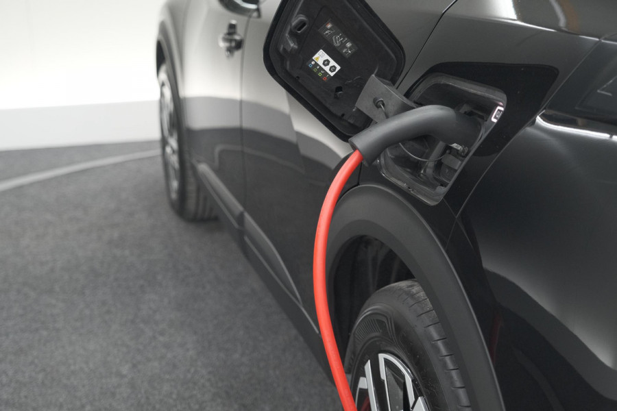 Peugeot e-2008 EV Active 50 kWh | Parkeersensoren | Apple Carplay | Climate Control Peugeot e-2008 EV Active 50 kWh | Parkeersensoren | Apple Carplay | Climate Control