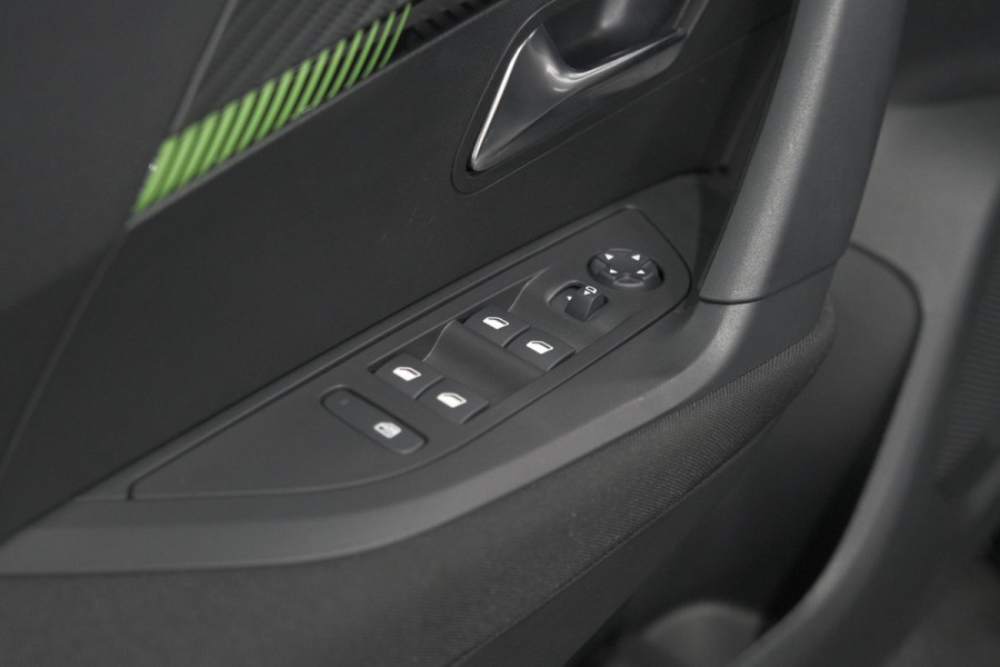 Peugeot e-2008 EV Active 50 kWh | Parkeersensoren | Apple Carplay | Climate Control Peugeot e-2008 EV Active 50 kWh | Parkeersensoren | Apple Carplay | Climate Control
