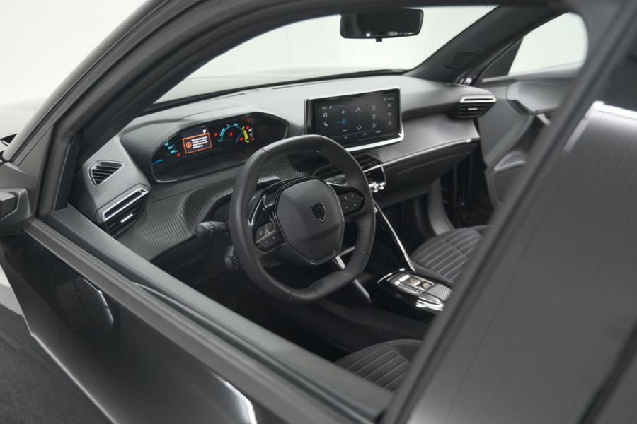 Peugeot e-2008 EV Active 50 kWh | Parkeersensoren | Apple Carplay | Climate Control Peugeot e-2008 EV Active 50 kWh | Parkeersensoren | Apple Carplay | Climate Control