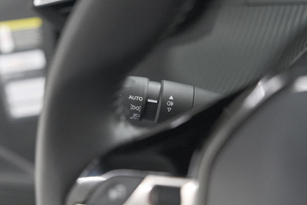 Peugeot e-2008 EV Active 50 kWh | Parkeersensoren | Apple Carplay | Climate Control Peugeot e-2008 EV Active 50 kWh | Parkeersensoren | Apple Carplay | Climate Control