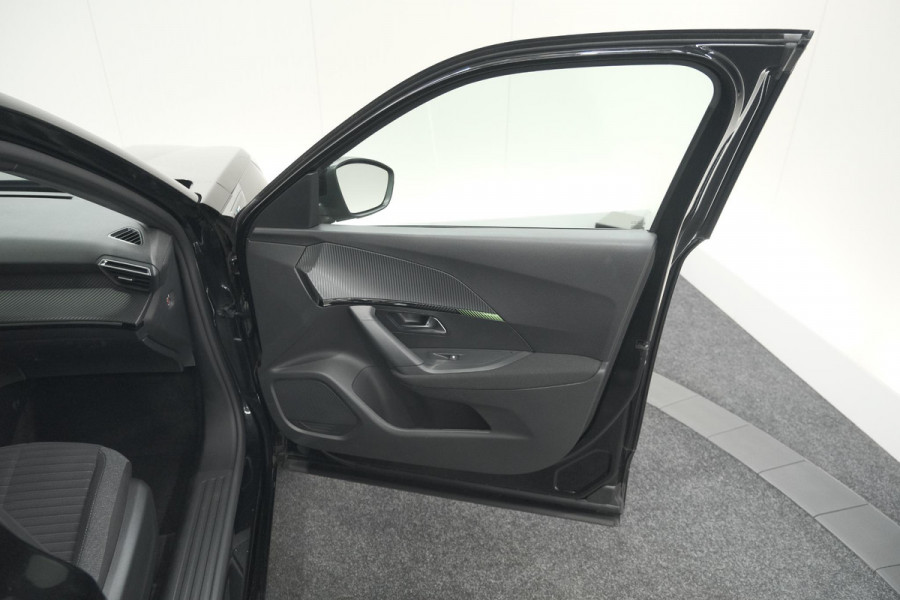 Peugeot e-2008 EV Active 50 kWh | Parkeersensoren | Apple Carplay | Climate Control Peugeot e-2008 EV Active 50 kWh | Parkeersensoren | Apple Carplay | Climate Control