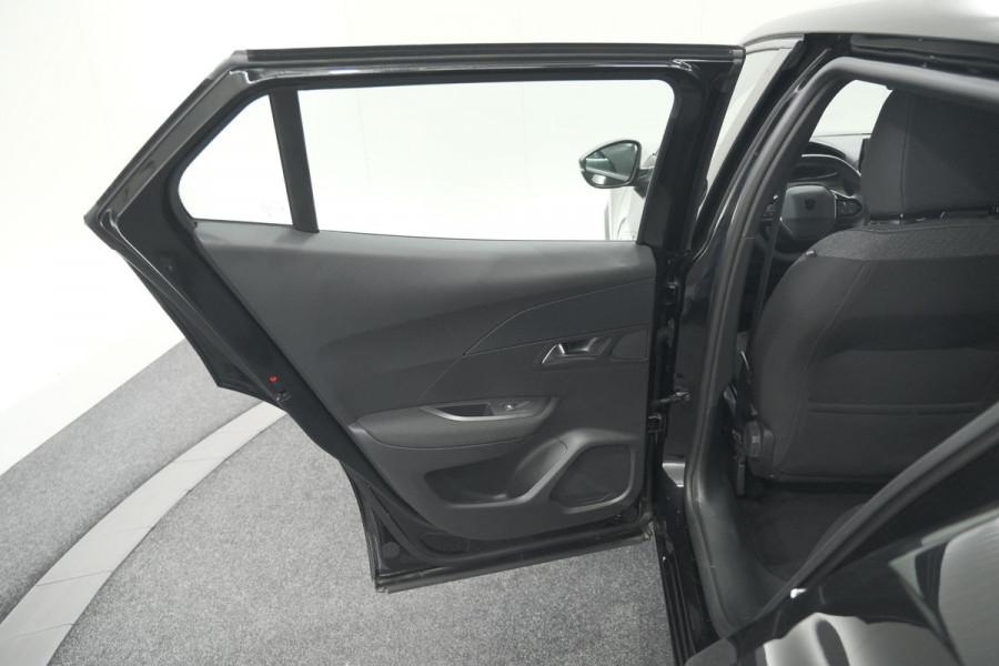 Peugeot e-2008 EV Active 50 kWh | Parkeersensoren | Apple Carplay | Climate Control Peugeot e-2008 EV Active 50 kWh | Parkeersensoren | Apple Carplay | Climate Control