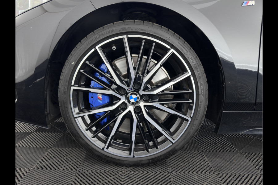 BMW 1-serie M135i xDrive M-Sportpack High Executive Aut. *ALCANTARA-MICROFIBRE | FULL-LED | HEATED-SPORTSEATS | SHIFT-PADDLES | DIGI-COCKPIT | HEAD-UP | NAVI-FULLMAP | DAB+ | PRIVACY-GLASS | AMBIENT-LIGHT | CARBON-INLAY | CARPLAY | 19''ALU* BMW 1-serie M135i xDrive M-Sportpack High Executive Aut. *ALCANTARA-MICROFIBRE | FULL-LED | HEATED-SPORTSEATS | SHIFT-PADDLES | DIGI-COCKPIT | HEAD-UP | NAVI-FULLMAP | DAB+ | PRIVACY-GLASS | AMBIENT-LIGHT | CARBON-INLAY | CARPLAY | 19''ALU*