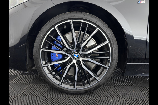 BMW 1-serie M135i xDrive M-Sportpack High Executive Aut. *ALCANTARA-MICROFIBRE | FULL-LED | HEATED-SPORTSEATS | SHIFT-PADDLES | DIGI-COCKPIT | HEAD-UP | NAVI-FULLMAP | DAB+ | PRIVACY-GLASS | AMBIENT-LIGHT | CARBON-INLAY | CARPLAY | 19''ALU* BMW 1-serie M135i xDrive M-Sportpack High Executive Aut. *ALCANTARA-MICROFIBRE | FULL-LED | HEATED-SPORTSEATS | SHIFT-PADDLES | DIGI-COCKPIT | HEAD-UP | NAVI-FULLMAP | DAB+ | PRIVACY-GLASS | AMBIENT-LIGHT | CARBON-INLAY | CARPLAY | 19''ALU*