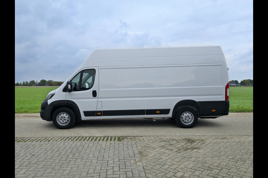 Peugeot Boxer 435 2.2 BlueHDi L4 H3 - 165 Pk - Euro 6 - Airco - ParkeerCamera - Laadklep Peugeot Boxer 435 2.2 BlueHDi L4 H3 - 165 Pk - Euro 6 - Airco - ParkeerCamera - Laadklep
