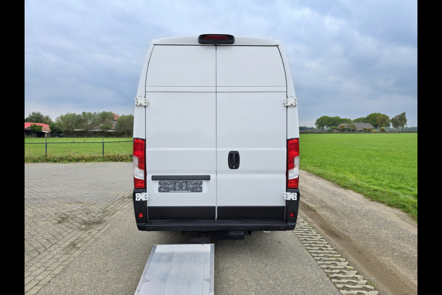 Peugeot Boxer 435 2.2 BlueHDi L4 H3 - 165 Pk - Euro 6 - Airco - ParkeerCamera - Laadklep Peugeot Boxer 435 2.2 BlueHDi L4 H3 - 165 Pk - Euro 6 - Airco - ParkeerCamera - Laadklep