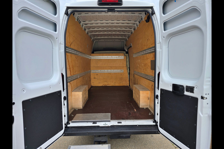 Peugeot Boxer 435 2.2 BlueHDi L4 H3 - 165 Pk - Euro 6 - Airco - ParkeerCamera - Laadklep Peugeot Boxer 435 2.2 BlueHDi L4 H3 - 165 Pk - Euro 6 - Airco - ParkeerCamera - Laadklep
