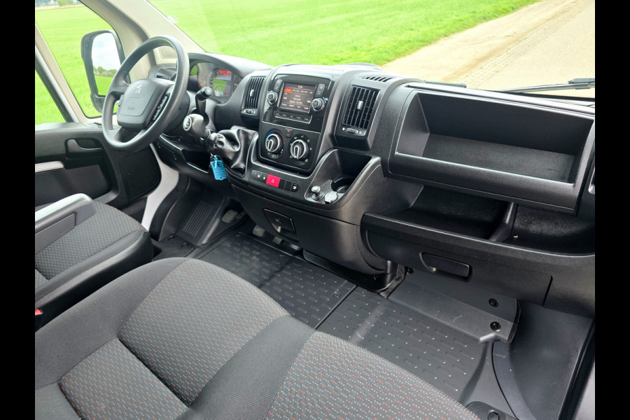 Peugeot Boxer 435 2.2 BlueHDi L4 H3 - 165 Pk - Euro 6 - Airco - ParkeerCamera - Laadklep Peugeot Boxer 435 2.2 BlueHDi L4 H3 - 165 Pk - Euro 6 - Airco - ParkeerCamera - Laadklep