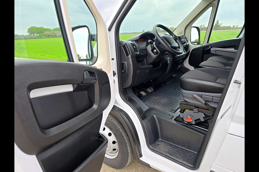 Peugeot Boxer 435 2.2 BlueHDi L4 H3 - 165 Pk - Euro 6 - Airco - ParkeerCamera - Laadklep Peugeot Boxer 435 2.2 BlueHDi L4 H3 - 165 Pk - Euro 6 - Airco - ParkeerCamera - Laadklep
