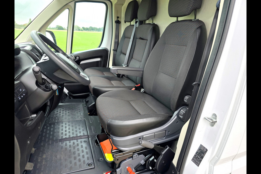 Peugeot Boxer 435 2.2 BlueHDi L4 H3 - 165 Pk - Euro 6 - Airco - ParkeerCamera - Laadklep Peugeot Boxer 435 2.2 BlueHDi L4 H3 - 165 Pk - Euro 6 - Airco - ParkeerCamera - Laadklep