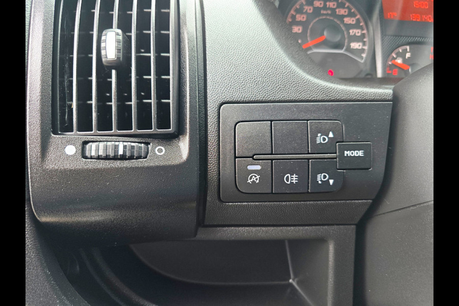 Peugeot Boxer 435 2.2 BlueHDi L4 H3 - 165 Pk - Euro 6 - Airco - ParkeerCamera - Laadklep Peugeot Boxer 435 2.2 BlueHDi L4 H3 - 165 Pk - Euro 6 - Airco - ParkeerCamera - Laadklep