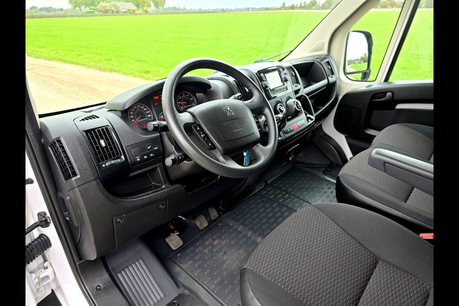 Peugeot Boxer 435 2.2 BlueHDi L4 H3 - 165 Pk - Euro 6 - Airco - ParkeerCamera - Laadklep Peugeot Boxer 435 2.2 BlueHDi L4 H3 - 165 Pk - Euro 6 - Airco - ParkeerCamera - Laadklep