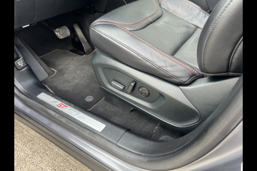 Ford Explorer 3.0 V6 EcoBoost PHEV ST-Line | ZUID | 457pk | Adaptieve Cruise | Full LED | Panoramadak | 2.500kg Trekgewiwcht Ford Explorer 3.0 V6 EcoBoost PHEV ST-Line | ZUID | 457pk | Adaptieve Cruise | Full LED | Panoramadak | 2.500kg Trekgewiwcht